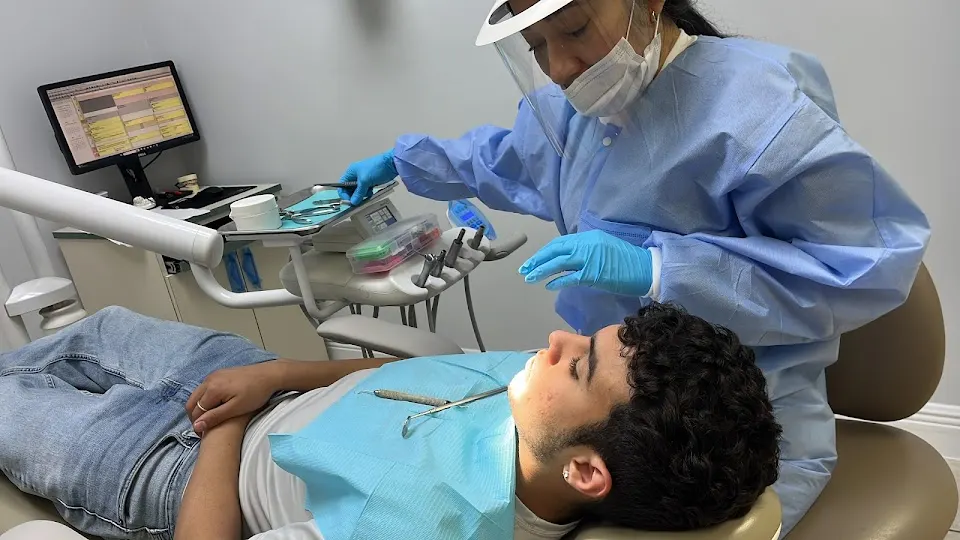 Aurora Dental Group - Dentist in West Miami, FL