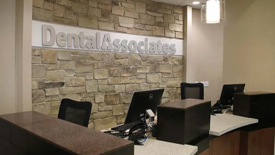 Dental Associates-Miller Park Way - Dental clinic in Milwaukee, WI