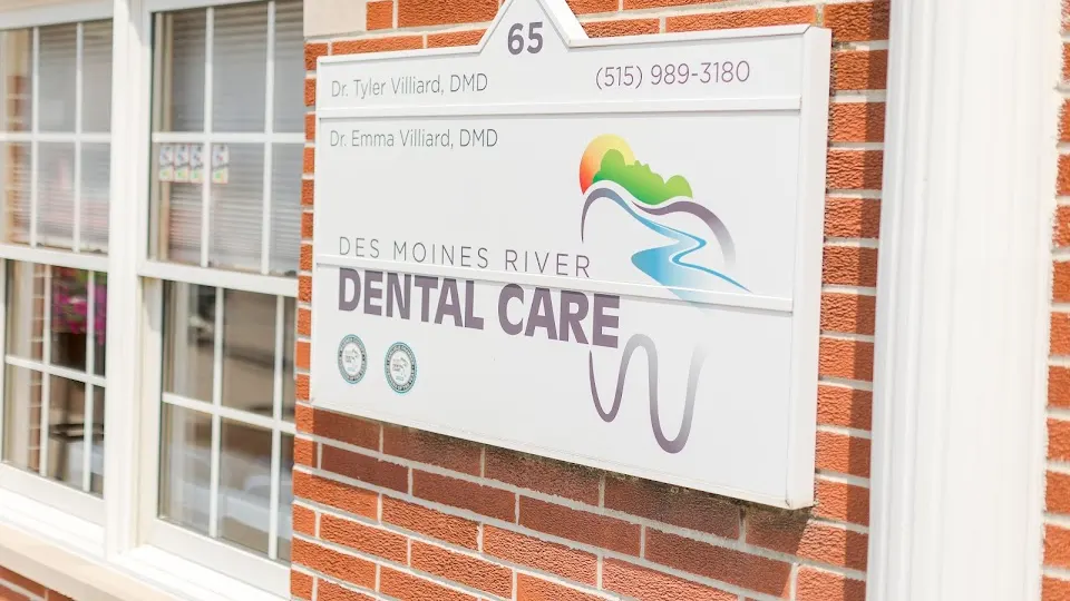 Des Moines River Dental Care: Dr. Tyler Villiard, Dr. Emma Villiard - Dentist in Des Moines, IA