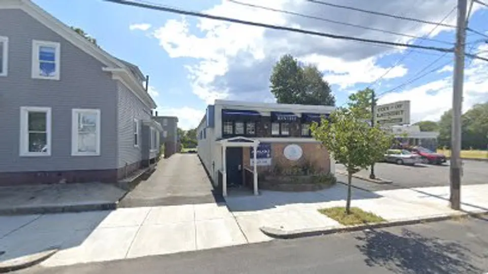 Farah Alayyoubi - Dentist in Providence, RI