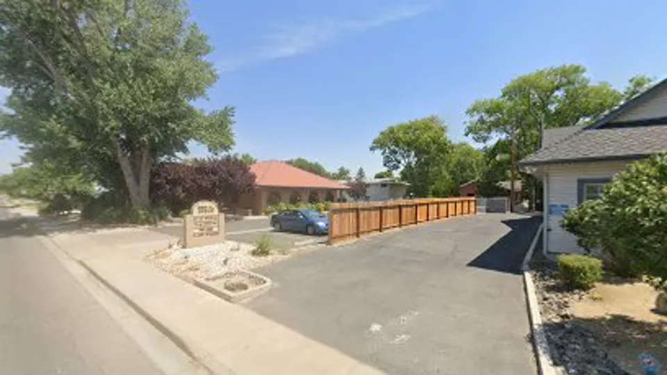 G Larry Leonakis DDS Inc - Dentist in Carson City, NV