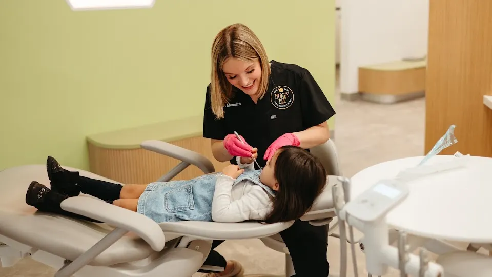 Honey Bee Pediatric Dental Co. - Pediatric dentist in Lawrence, KS