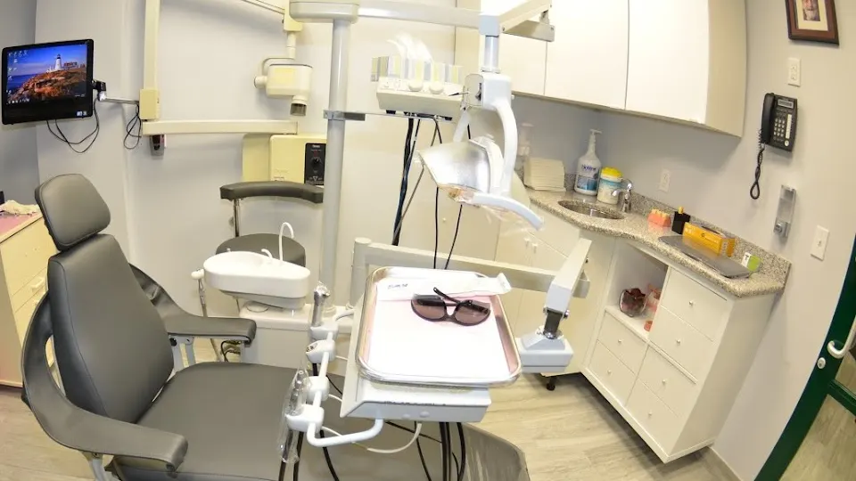 Vomar Dental Center/ Dr. Victor M. Benet DDS - Dentist in Newark, NJ
